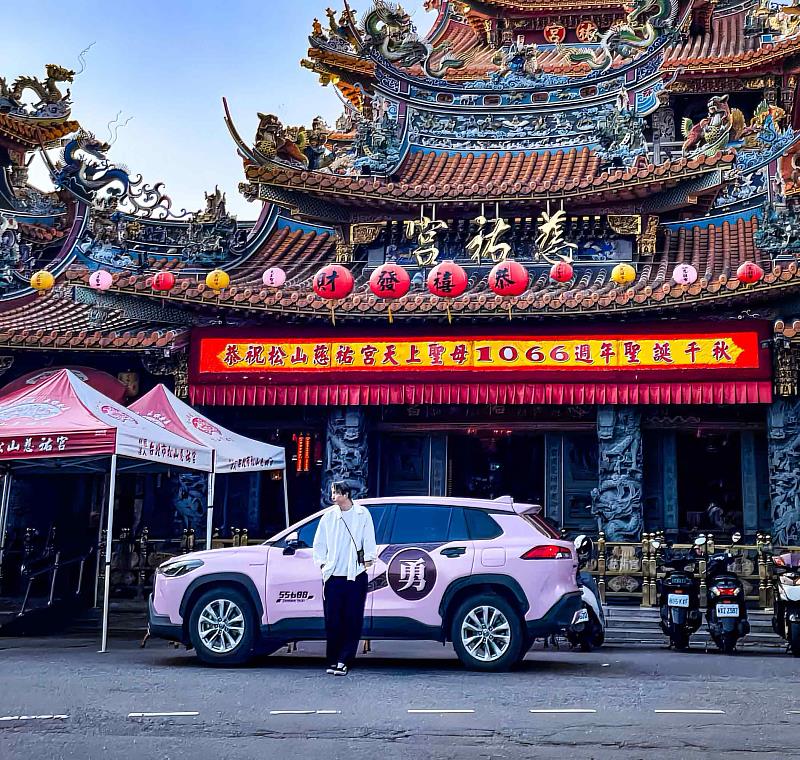 圖二_55688白沙屯遶境活動，21台粉紅超跑快閃台北台中