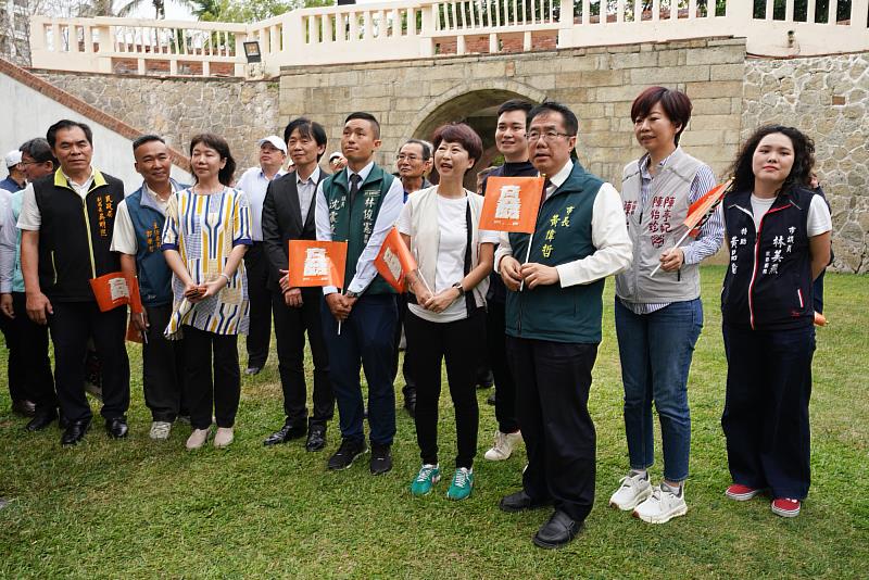 府城城垣300年「城是生活」打開大南門，台南市長黃偉哲、文化局長黃雅玲及到場貴賓邀請市民共同體驗「城是生活」的深刻意涵。