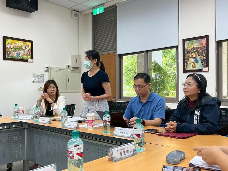 青草湖國小周雯娟校長積極推動VR創新教學