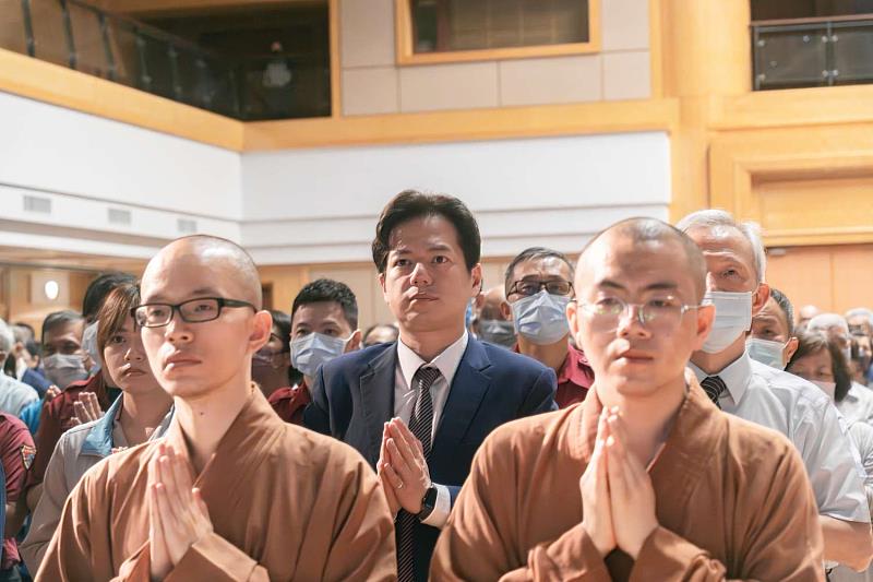 慈濟59週年佛誕節浴佛大典,邱臣遠代理市長祈福國泰民安、四時無災。