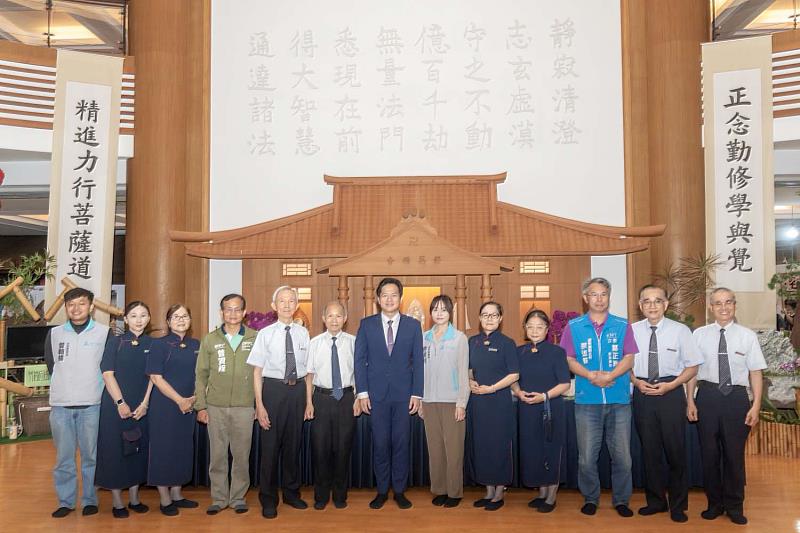 慈濟59週年佛誕節浴佛大典,邱臣遠代理市長祈福國泰民安、四時無災。
