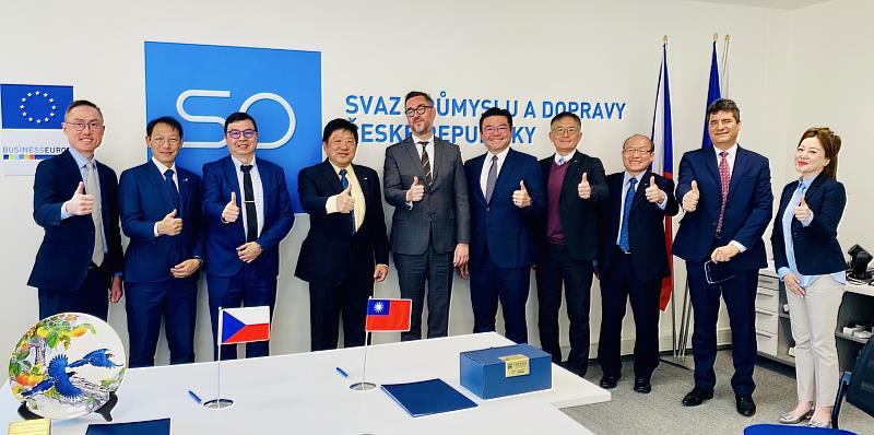 IEAT理監事團與捷克全國工業總會合影