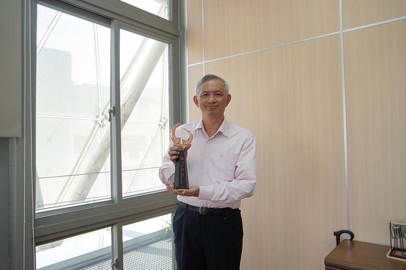 臺科大產學創新學院院長邱煌仁特聘教授獲頒國家產學大師獎。