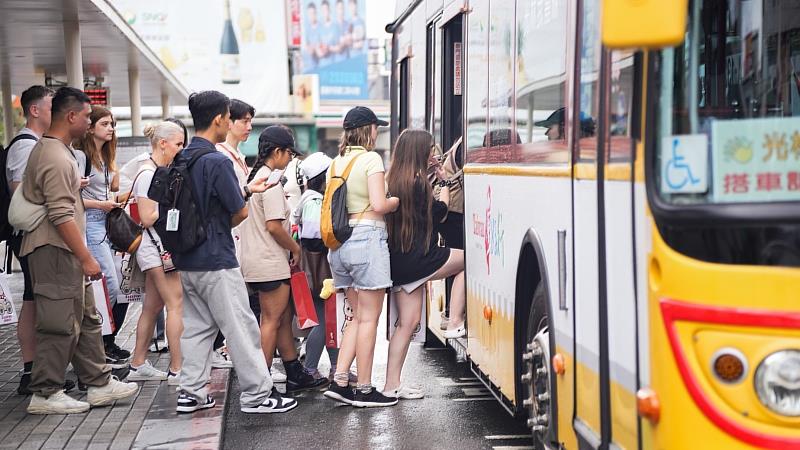 0 Welcome to Chiayi ! 光林我嘉公車小旅行-18國旅客共遊體驗木都魅力 (1)