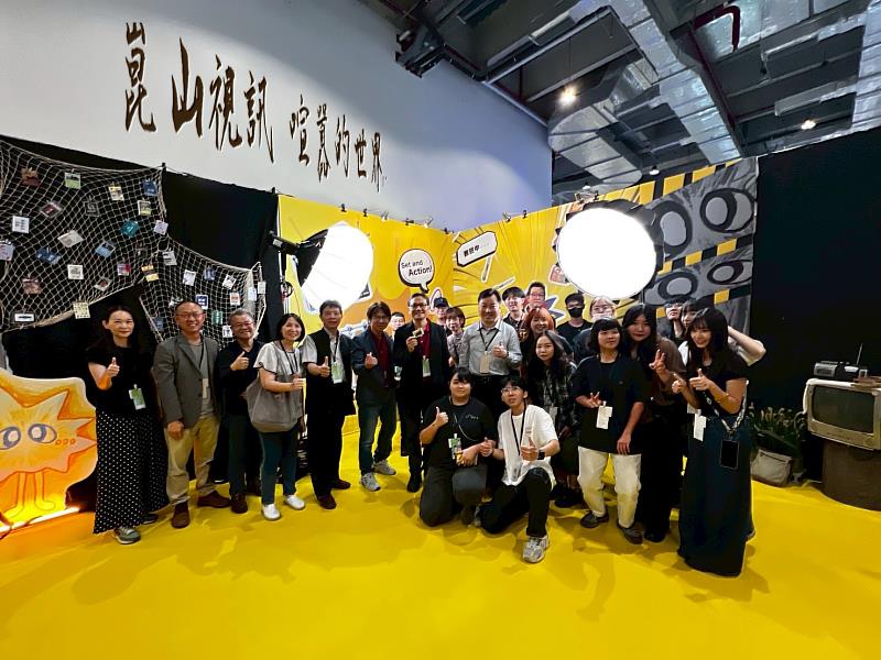 視訊系第24屆畢業製作「喧囂的世界」於新一代設計展亮相,校內師長親臨現場共襄盛舉
