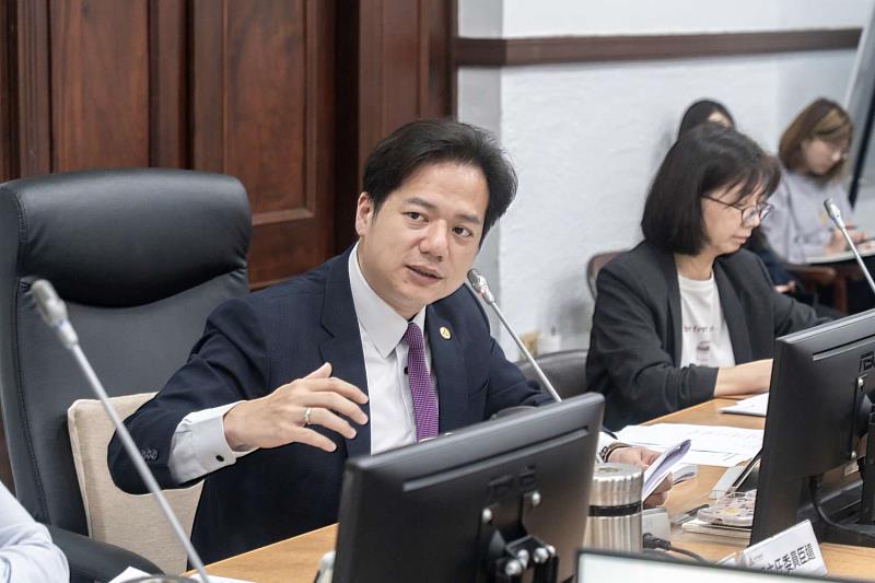 代理市長邱臣遠召開「114年新竹市永續發展及氣候變遷因應推動會」第一次會議,朝宜居永續願景持續邁進。