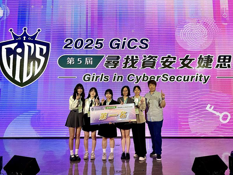 中山醫大職安系學生奪資安女婕思創意賽首獎，圖左起為練佳家、陳菀芊、王子芸、張丹綺、林慧昕與指導老師許文馨。
