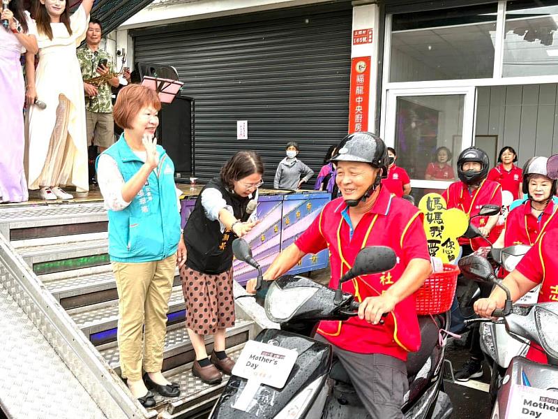 感恩母愛，感謝有您！新港三間村社照C揭牌暨母親節送暖