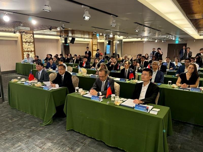 「2025年半導體製程技術入門訓練班」開訓典禮，計有來自我友邦瓜地馬拉及巴拉圭共55名學員參訓