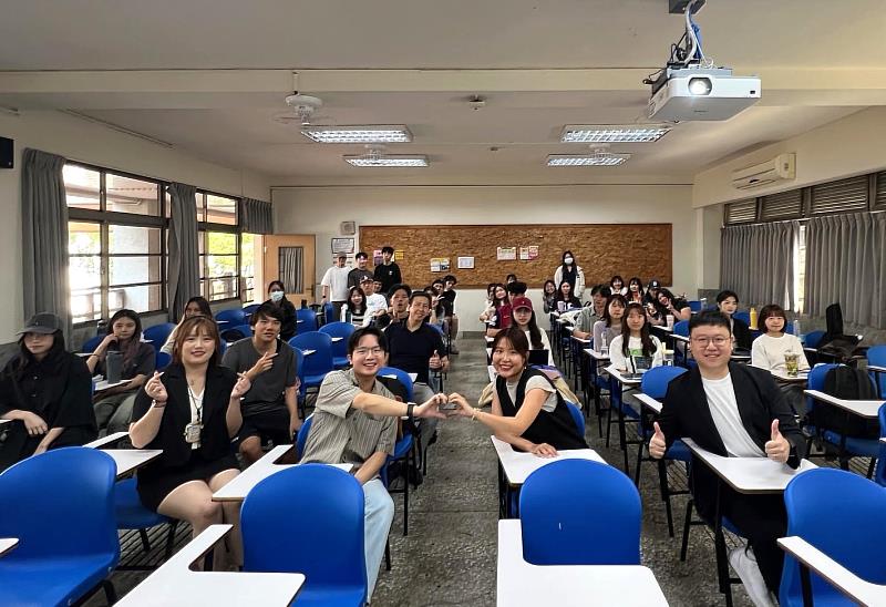 在外交部公布的「114年外交獎學金得獎學生名單」中，東海政治學系與研究所共三位學生獲選，成為全台唯一上榜的私立大學。