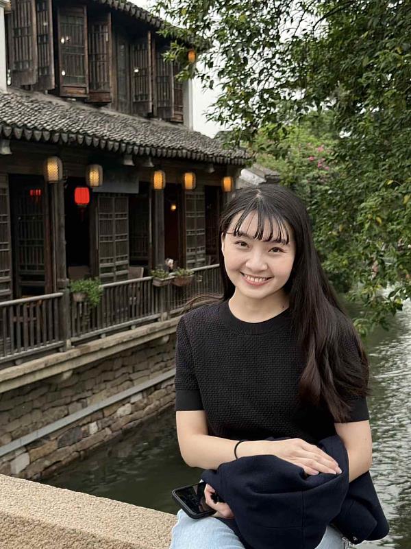 圖為獲獎學生李婷雯（指導教授：陳蔚芳老師）