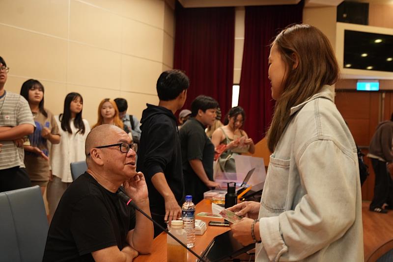文藻學生踴躍向蔡明亮導演請益