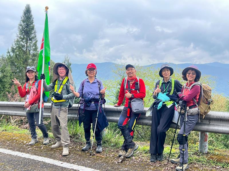太平山健行隊中間小憩