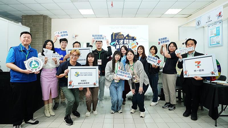 文化大學經常舉辦大型就業博覽會,讓學生近距離接觸企業主。