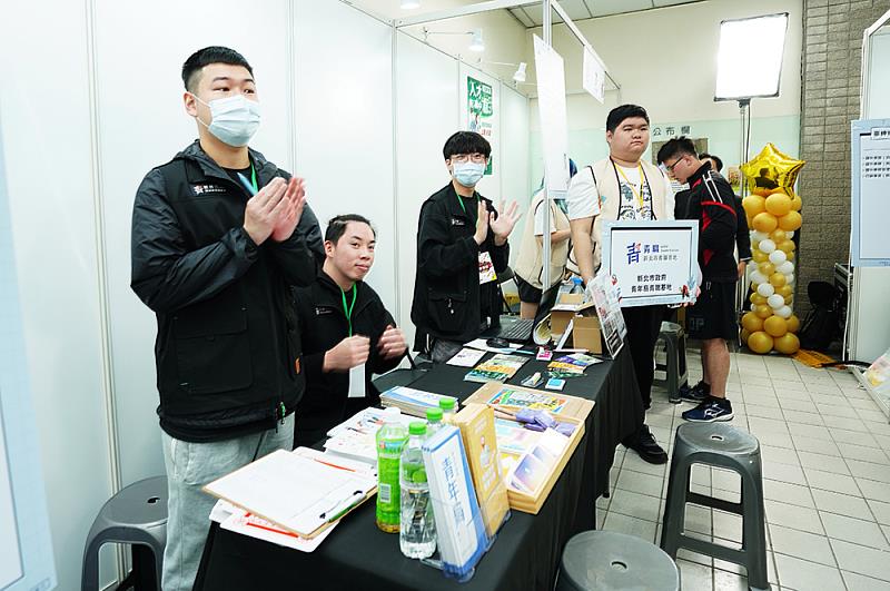 文化大學課程規劃與市場需求高度接軌,培育出的學生具備立即投入職場的即戰力。