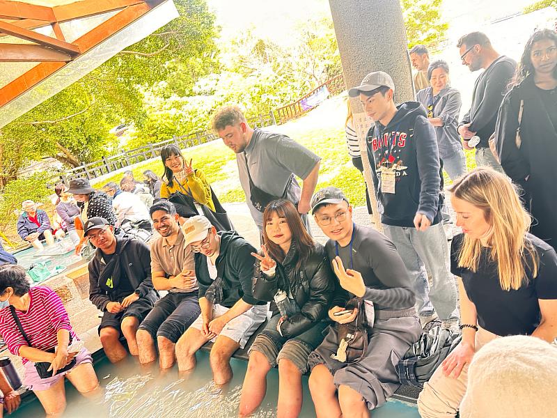 北投文化之旅走訪硫磺谷與地熱谷等景點，認識北投豐富的歷史背景與自然資源。