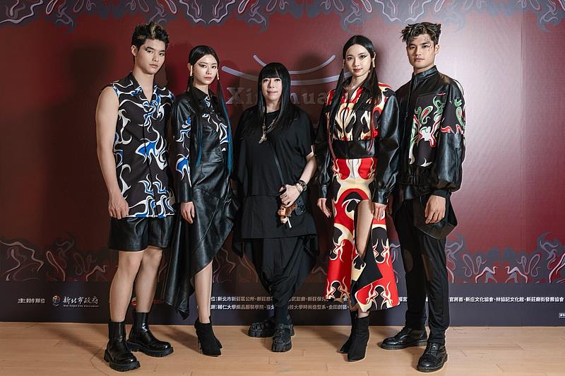 5月24日登場的「廟街潮時尚」跨界走秀，邀請「針織女王」潘怡良設計師操刀40套專屬秀服。