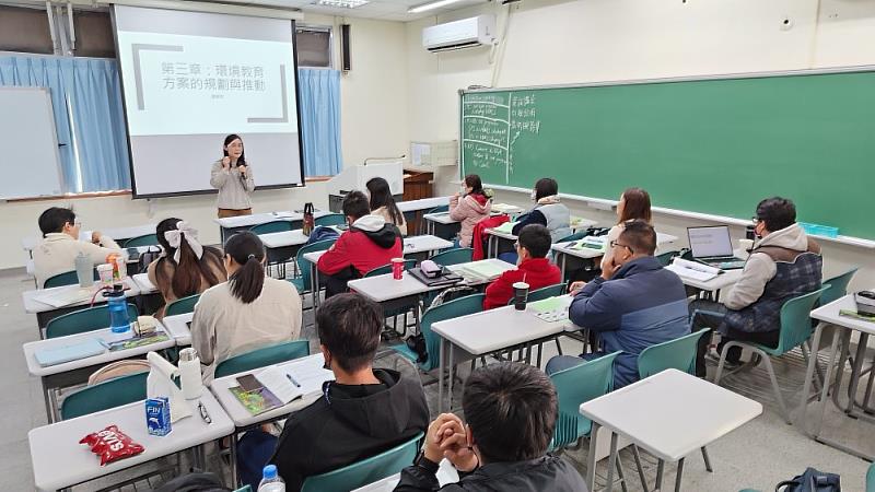 「環境教育人員」訓練班上課情形。
