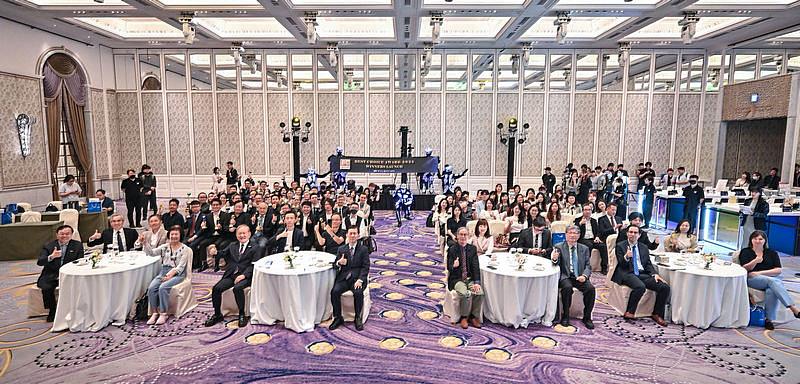 COMPUTEX 官方獎項 Best Choice Award（簡稱 BC Award）於台北時間 5 月 13 日上午公布 9 個金獎、30 個類別獎，以及 6 個科技永續特別獎等共 45 個獎項。得獎廠商包括：研揚、宏碁、研華、艾法、祥碩、華碩、義隆、鈺創、正文、技嘉、數位無限軟體、英特爾、聯發科技、微星、輝達、群聯、瑞昱、十銓、杜浦、精聯、中美萬泰等公司（依照公司英文名稱字母排序）。