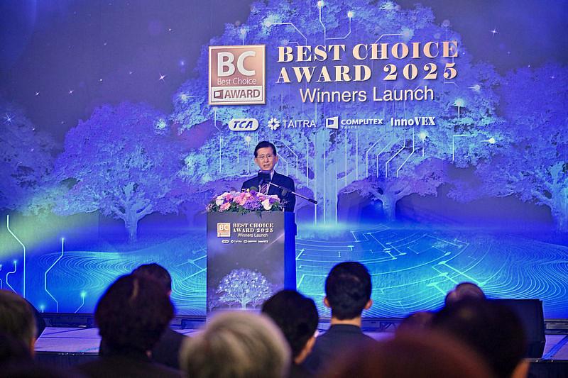 TCA 於台北時間 5 月 13 日上午公布 COMPUTEX 官方獎項 Best Choice Award 2025 得獎廠商，包括 9 個金獎、30 個類別獎，以及 6 個科技永續特別獎等共 45 個獎項，並邀請數位發展部黃彥男部長開場致詞。