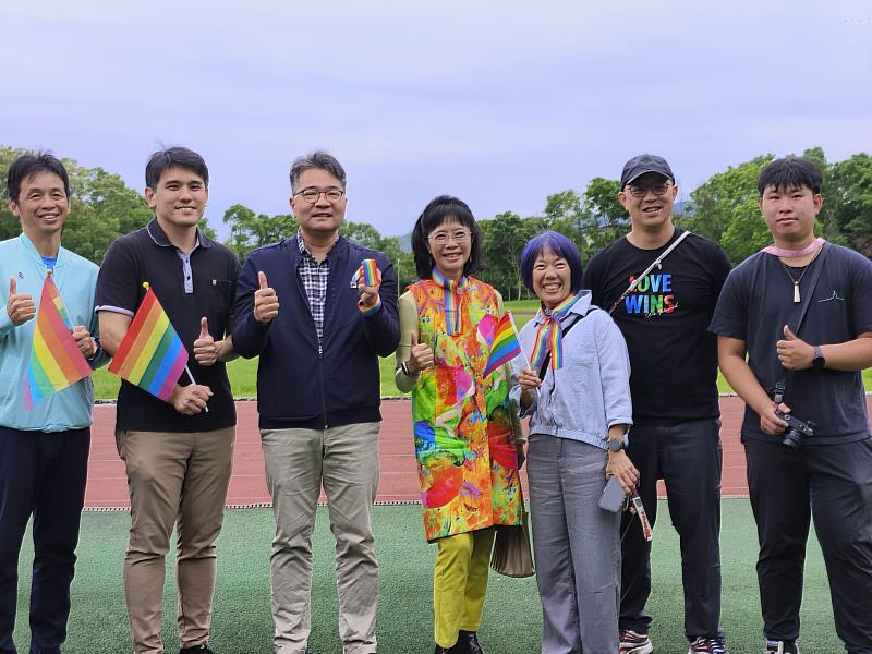 東華大學學務處與各院教授到場支持。