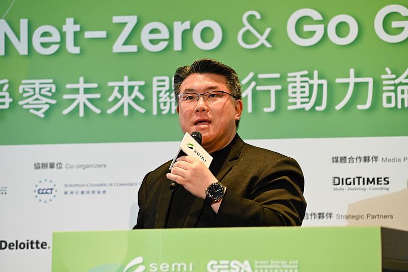 遠傳資訊長胡德民受邀以「打造智慧淨零節能的基礎建設：因應電力韌性與低碳轉型的雙重挑戰」為主題發表演說，以遠傳由內而外的AI與淨零轉型實戰力，推動從校園到城市及產業的淨零路徑，協助台灣提前布局AI時代的基礎建設。