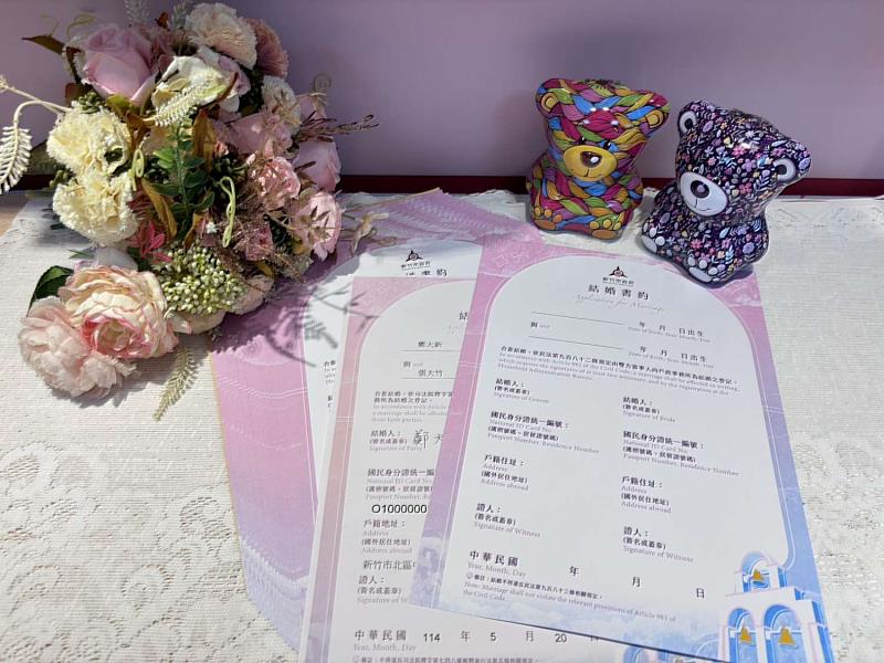結婚書約實拍,歡迎準新人520寫下幸福約定。