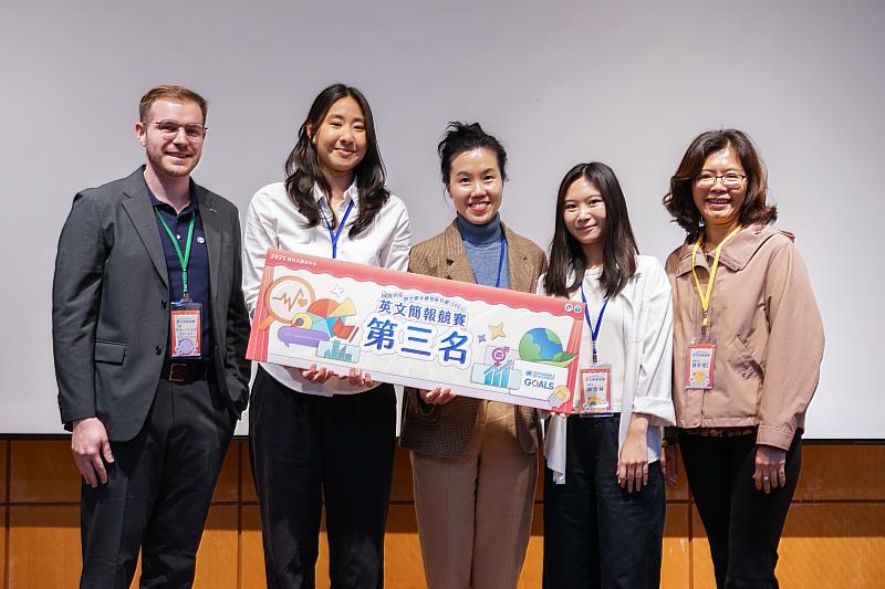 第三名團隊研究聚焦於學生身心疾病相關議題。