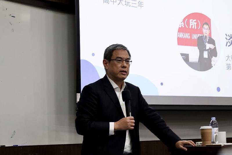 文學院與商管學院邀請金鷹校友，緯來電視網董事長李鐘培主講「驚濤駭浪的人生」。（圖／淡江大學提供）