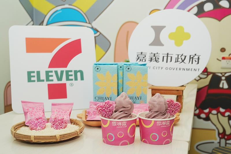 0_嚴選幸福嘉義米與嘉義農村火龍果製成愛心米磚，搭配霜淇淋象徵來自嘉義的甜蜜告白。_0