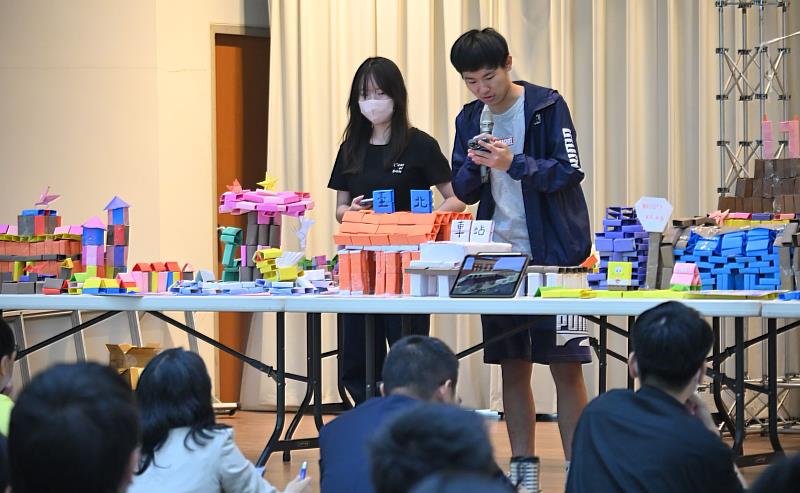 文藻五專英文科二年D班學生發表