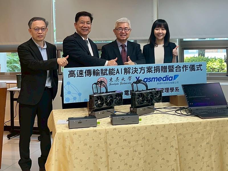 圖三、詹乾隆校長、林哲偉總經理與受贈單位合影。