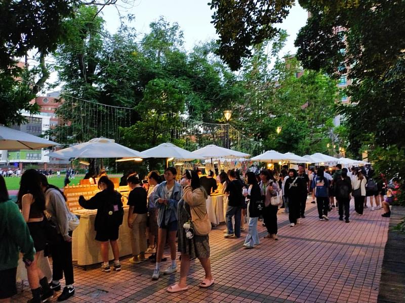 文藻學生會辦理公益市集，並將所得全數捐出給社福機構。