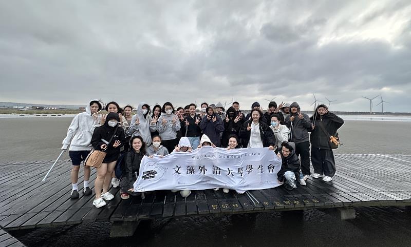 文藻學生會辦理淨灘等與環保議題相關的活動，以實際行動展現青年對永續發展的關注與責任。