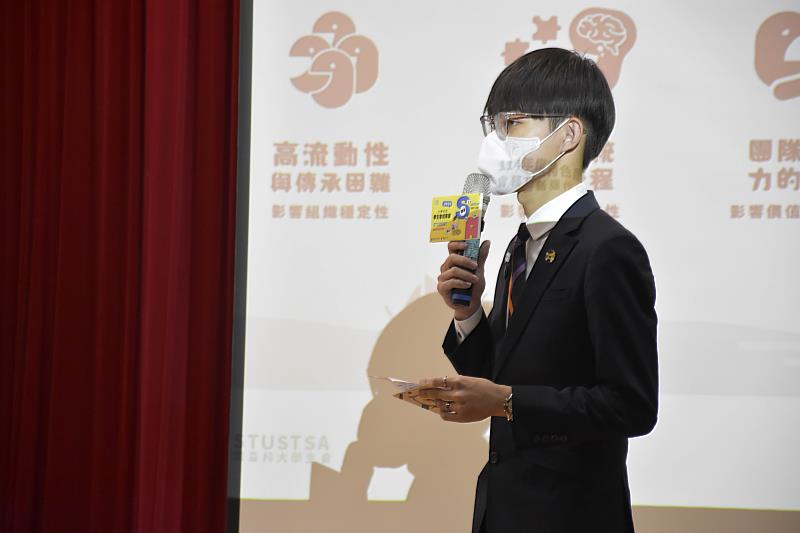 南臺科大學生會王奎發會長報告分享學生會施政成果之情形。