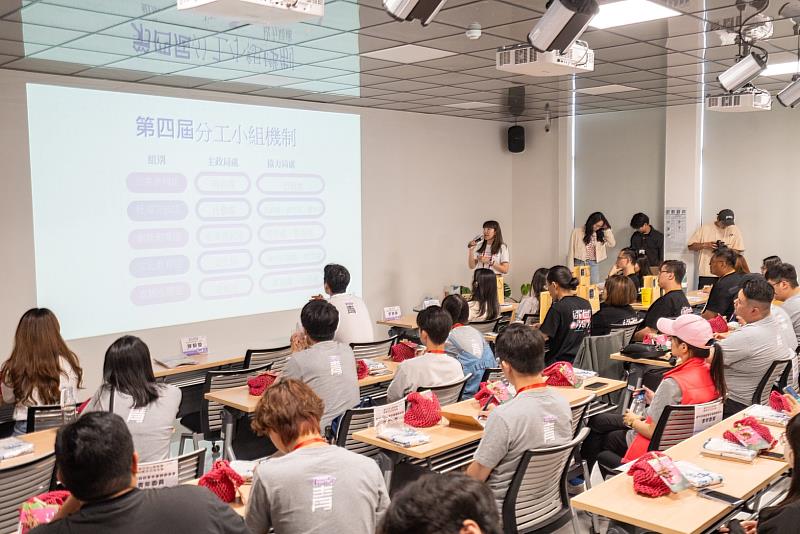 新竹市青年發展中心陳毅璇主任介紹新竹市青年委員運作及青年活力政策