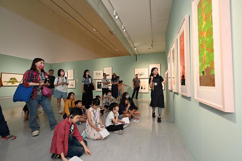 國美館518主題活動「小手拉大手x博物館的前身」帶領家庭觀眾從展場出發探尋博物館的起源