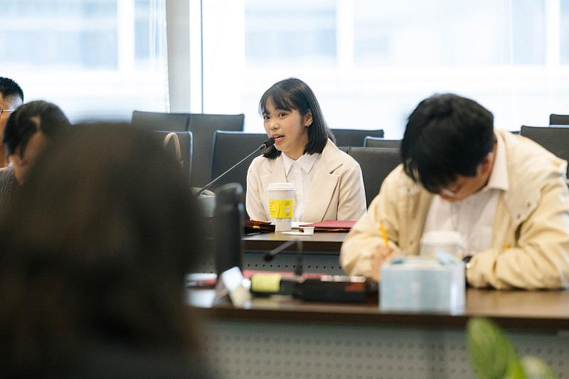 圖5 客青會會議中,年僅19歲的詹雁婷自我介紹