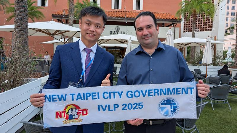 新北市政府消防局專員張程翔與佛羅里達大學助理教授Daniell. Pedreira合影