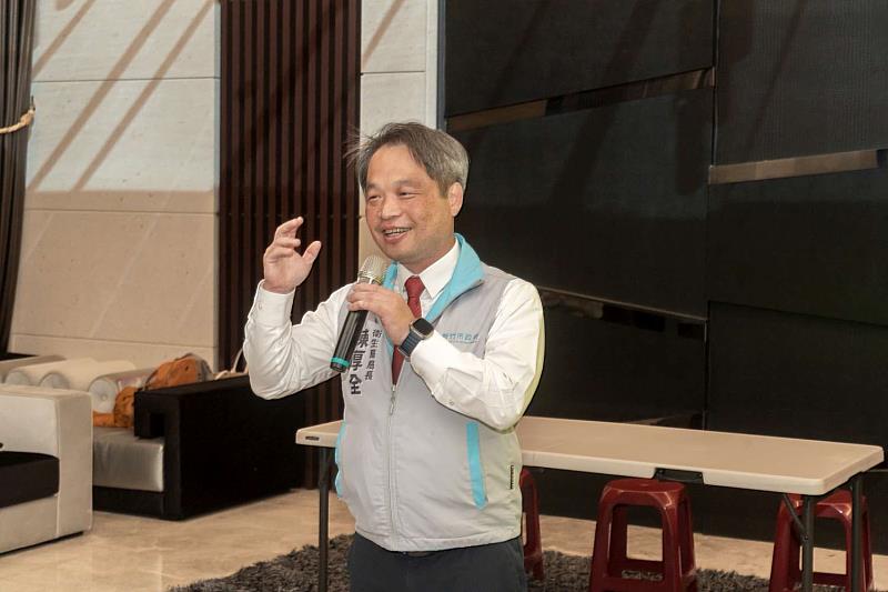 竹市衛生局長陳厚全向社區民眾宣導大腸癌篩，早期發現、早期治療