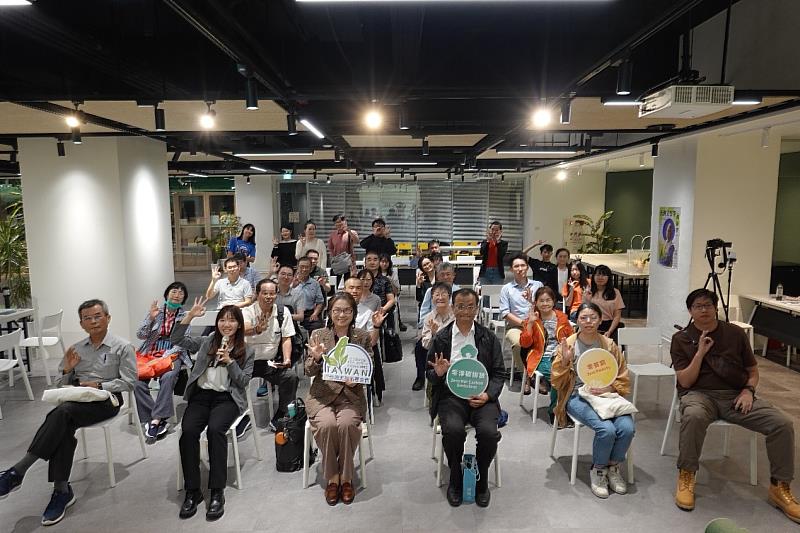 尤努斯社企沙龍「從技術創新到專利授權：鴻海談新創專利布局」」參與者合影。