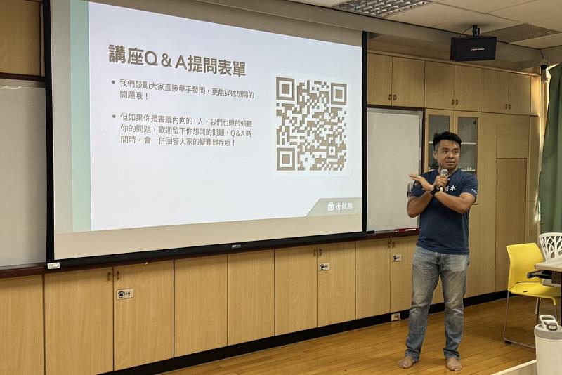 南大校友中心特別邀請「面試趣」創辦人暨執行長陳致宏擔任主講，分享其從職場歷練轉向創業的歷程