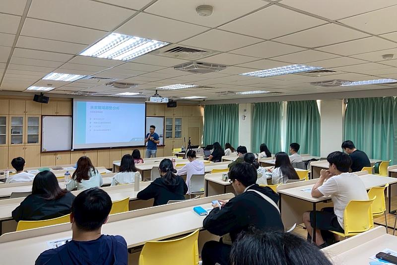 執行長陳致宏針對職涯規劃與創業疑問為南大同學提供實用建議