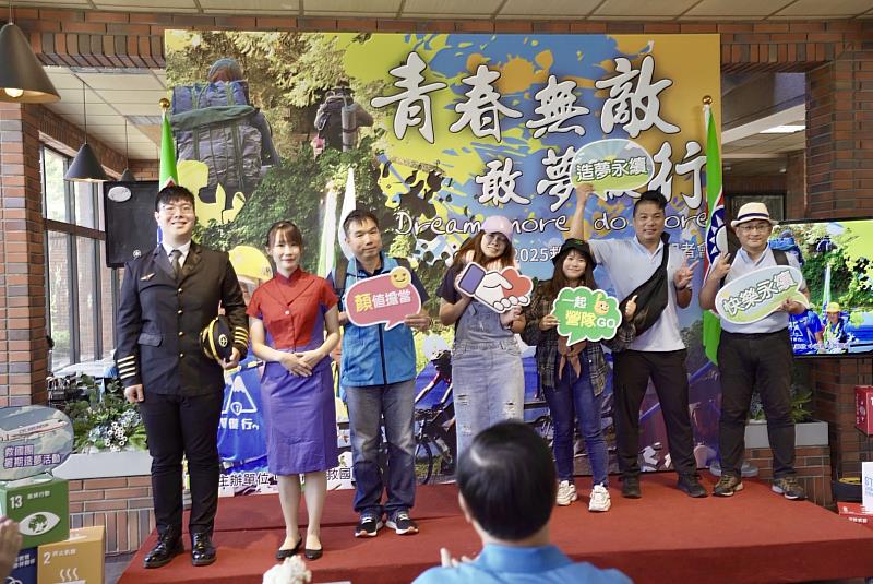 行動劇演員合影