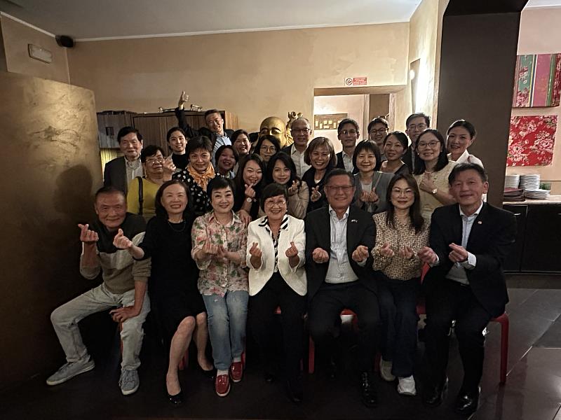 徐佳青出席「義大利僑界聯歡晚會」，全義各地僑團、臺商會、臺資企業與臺灣留學生代表均到場歡迎