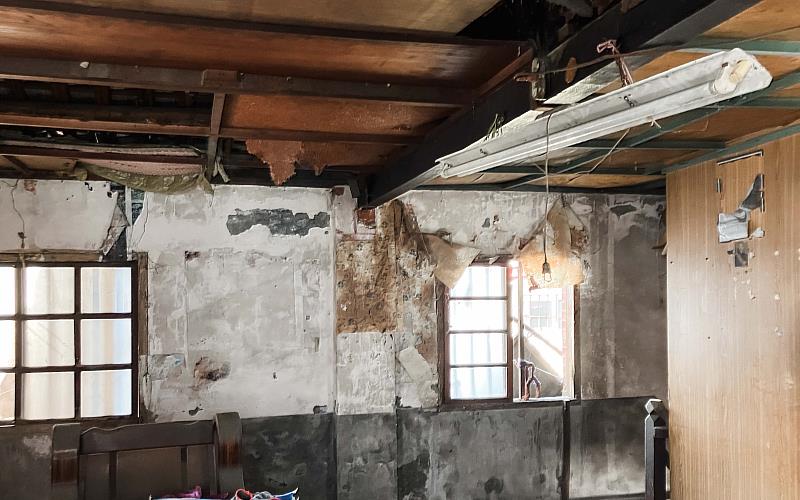 產房廢料棲息地的原始老屋狀況