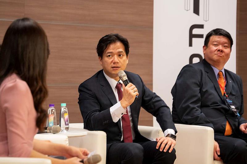 代理市長邱臣遠、文化局長王翔郁與今日專家學者暢談AI科技對教育、文化與未來世代的深遠影響