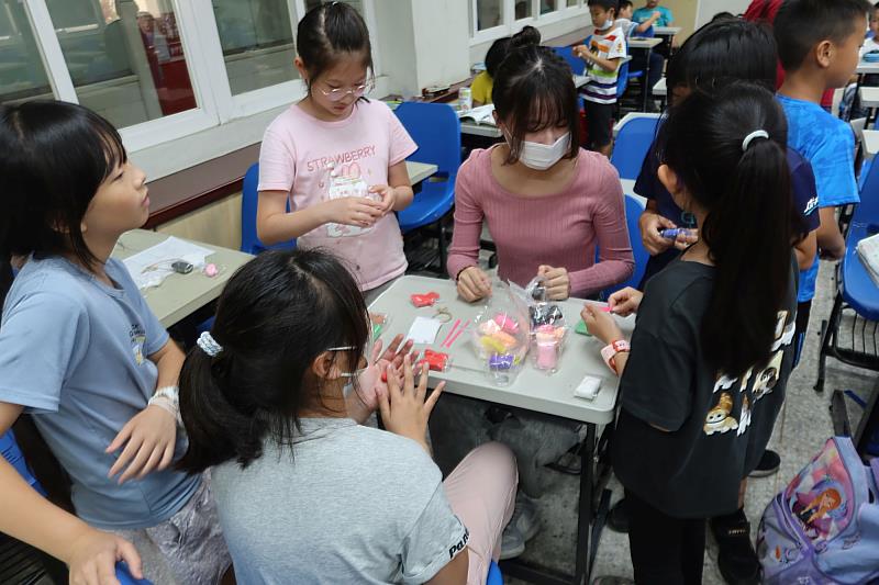 南大透過聯電課輔中心的豐富活動，讓學生在陪伴與實作中學習成長