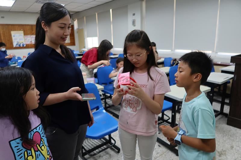 南大聯電課輔活動延續五月感恩氛圍，讓孩子在祝福與回顧中重新思考生命中重要的陪伴與支持