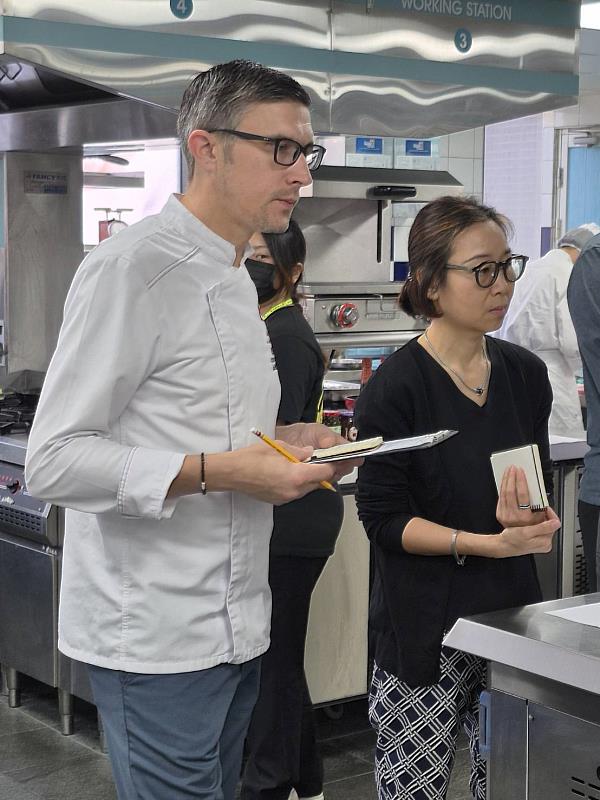 廚藝大師凱文·雷貝勒克（Kevin LE BELLE）為西式烹調組擔任評審